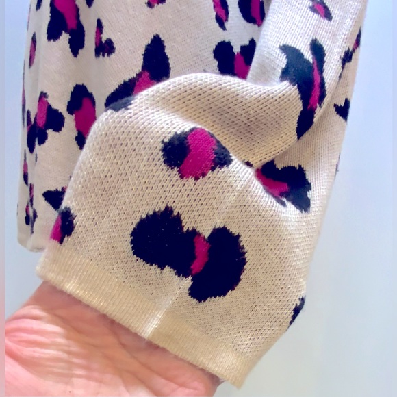 Chico’s Pink Animal Print Bateau Neck Sweater-Size 2 - Picture 4 of 11